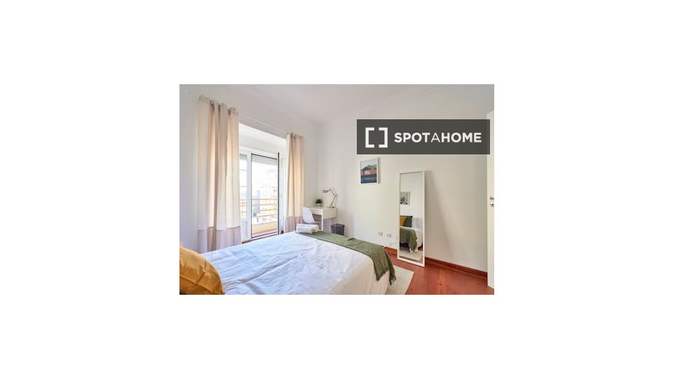 Double room Lisbon, 6 beds — photo 18