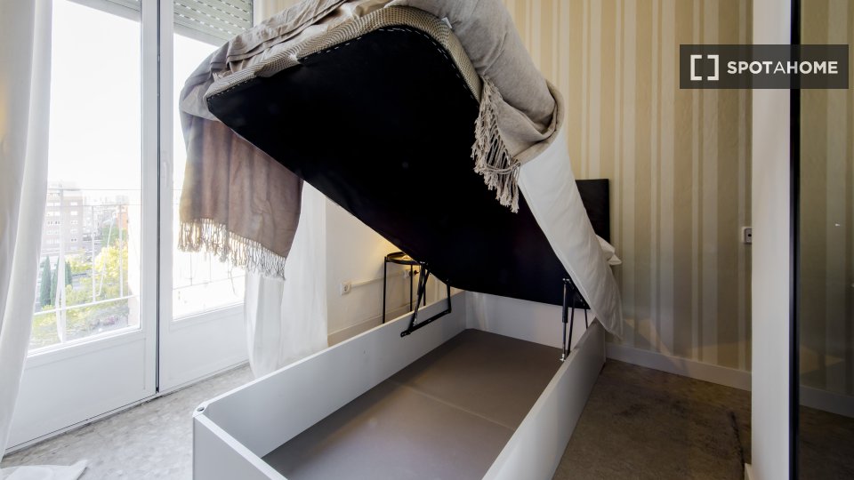 Double room Madrid, 6 beds, 120m² — photo 10