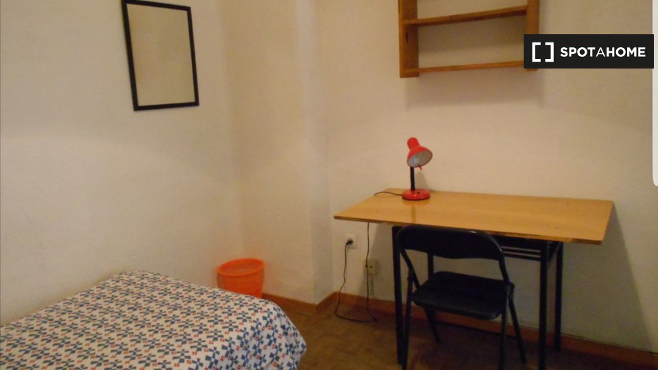 Double room Madrid, 7 beds, 125m² — photo 2