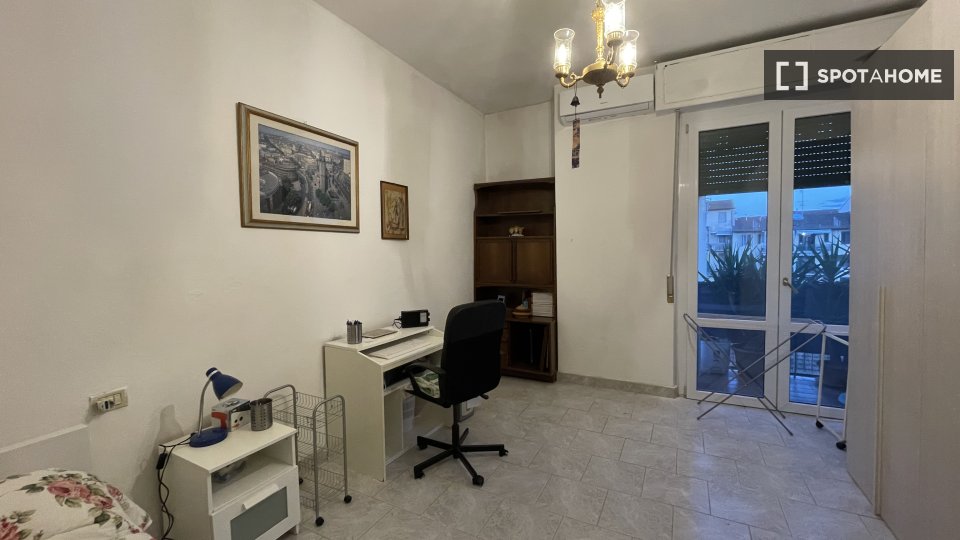 Double room Florence, 3 beds, 90m² — photo 8