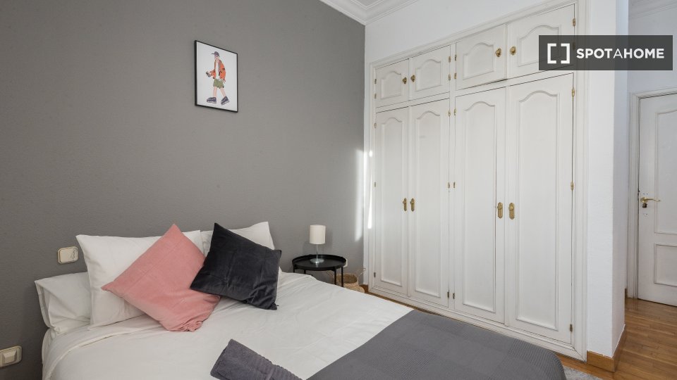 Double room Madrid, 5 beds, 120m² — photo 18