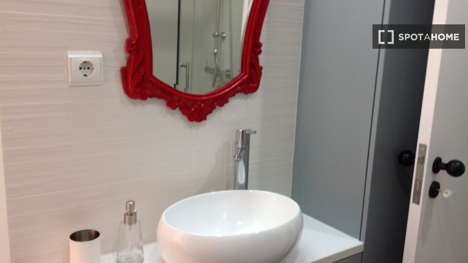 Apartment Lisbon, 2 beds — photo 11