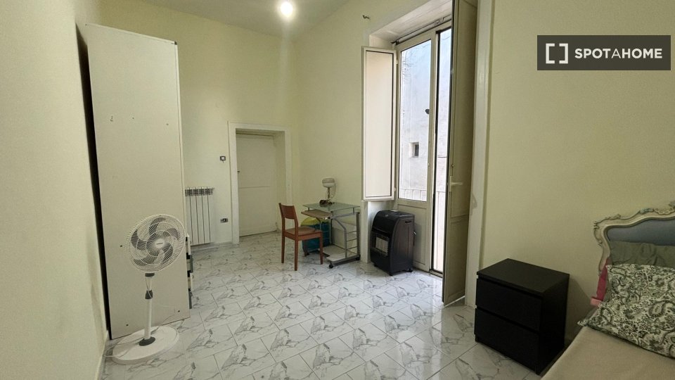 Double room Naples, 3 beds — photo 1