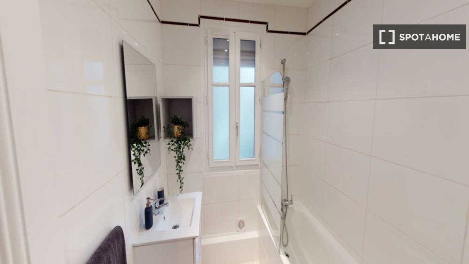 Double room Paris, 3 beds, 60m² — photo 10