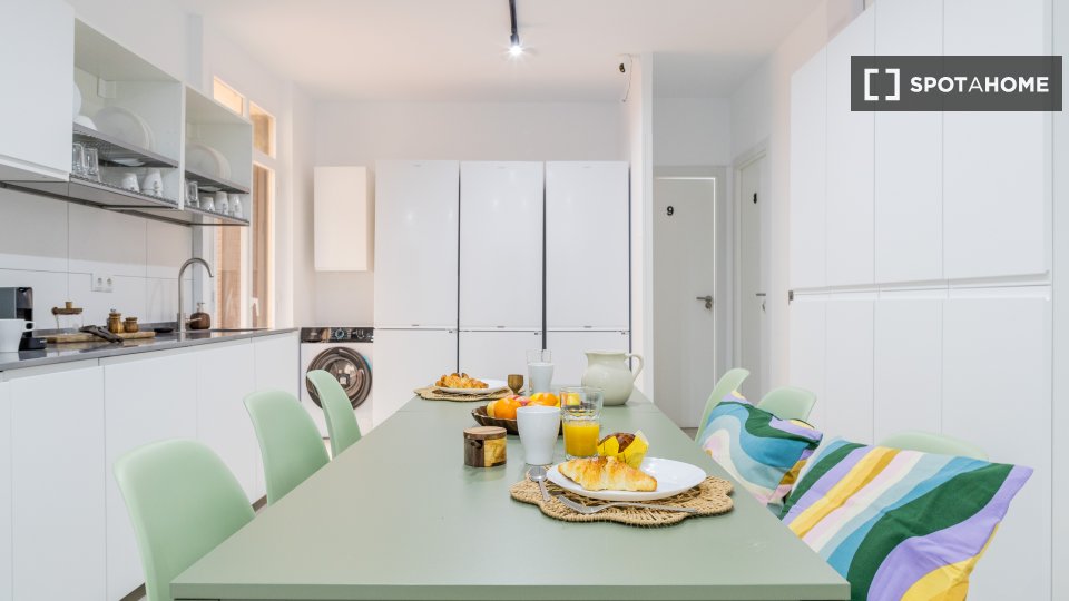 Double room Madrid, 9 beds, 210m² — photo 19