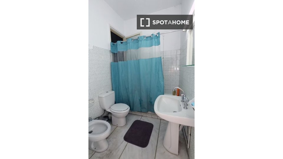 Double room Athens, 4 beds — photo 8