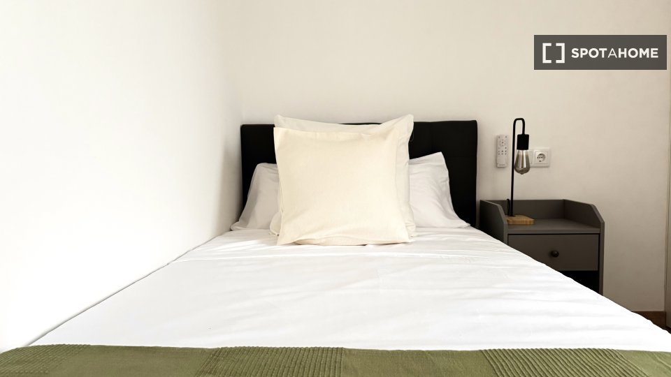 Double room Valencia, 5 beds, 135m² — photo 4