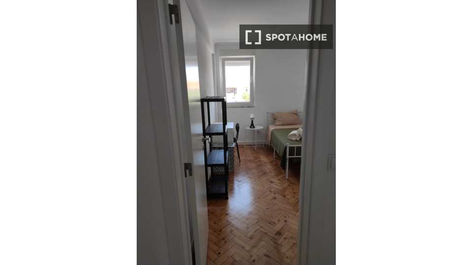 Double room Lisbon, 4 beds — photo 4