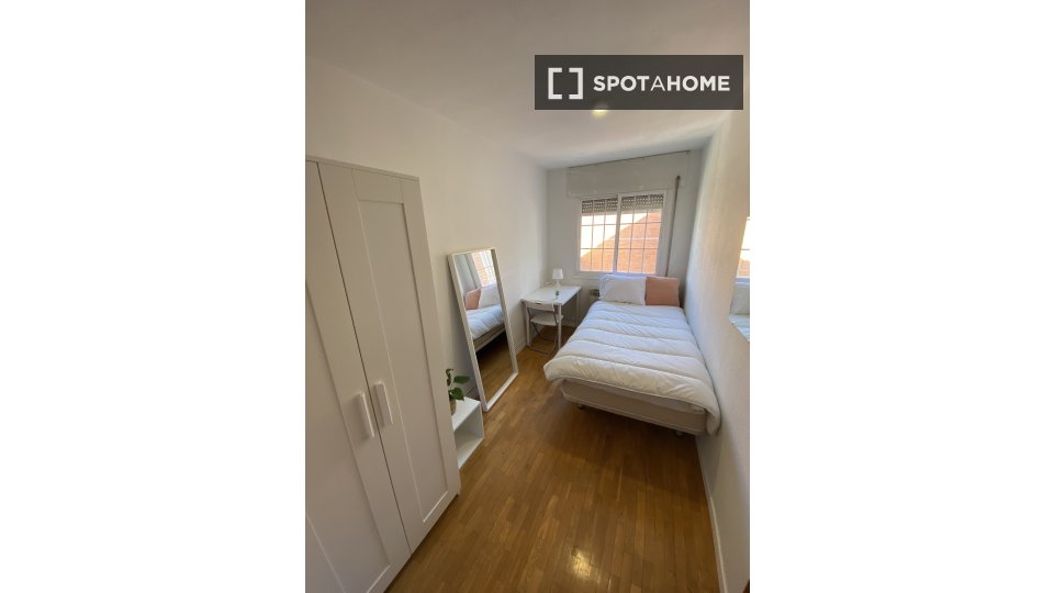 Double room Madrid, 4 beds, 70m² — photo 26