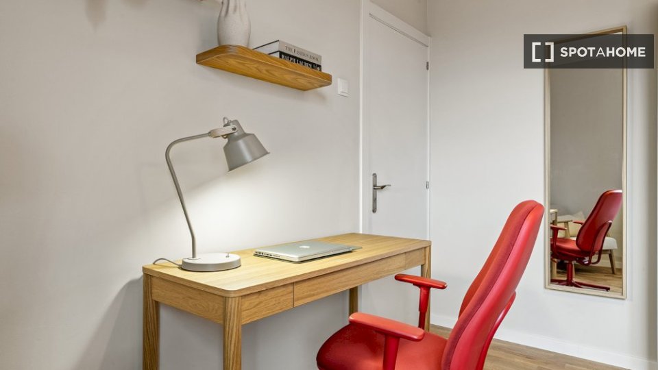 Double room Lisbon, 4 beds — photo 9