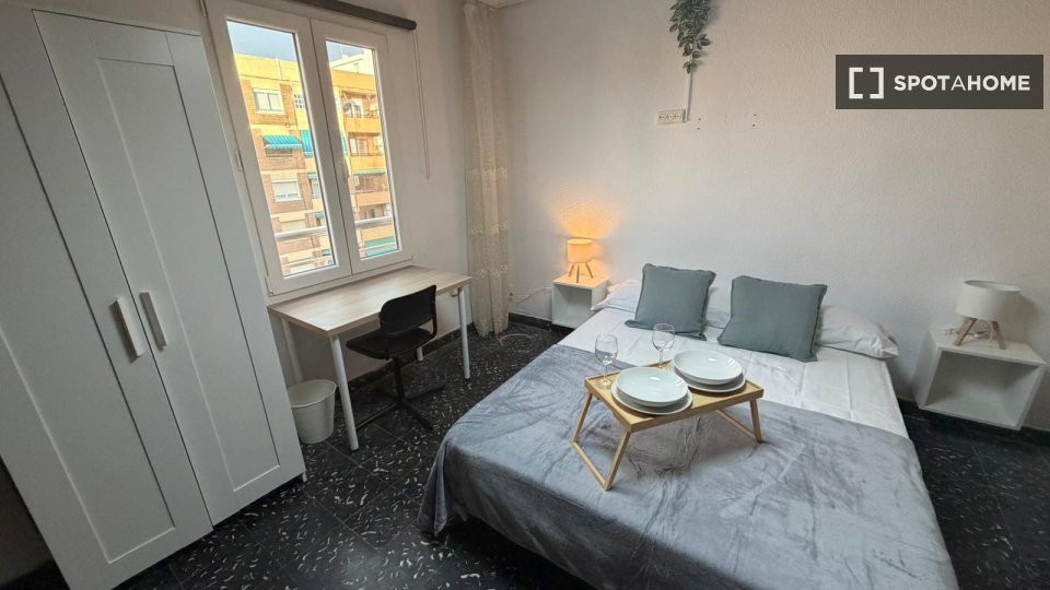 Double room Valencia, 5 beds, 120m² — photo 12