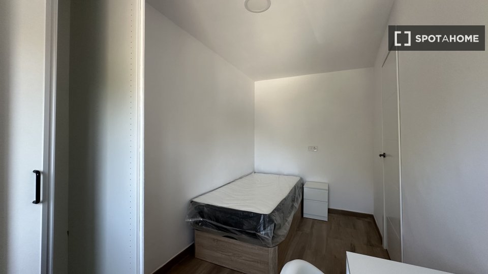 Double room Valencia, 4 beds, 74m² — photo 20