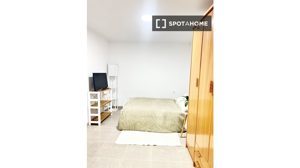 Double room Valencia, 2 beds — photo 8