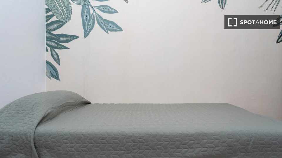 Double room Lisbon, 6 beds — photo 13