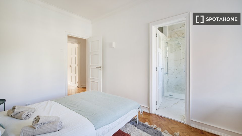 Double room Lisbon, 6 beds — photo 10