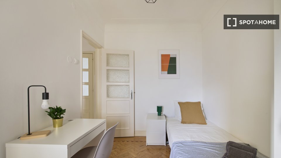 Double room Lisbon, 5 beds — photo 2