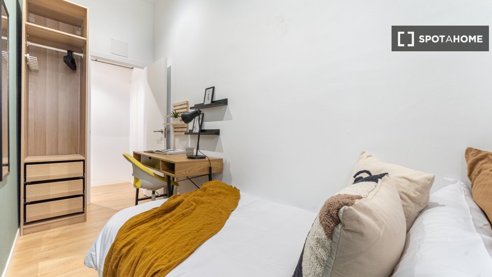 Double room Madrid, 9 beds, 144m² — photo 7