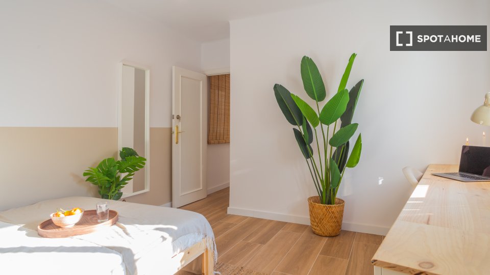 Double room Barcelona, 7 beds, 136m² — photo 2