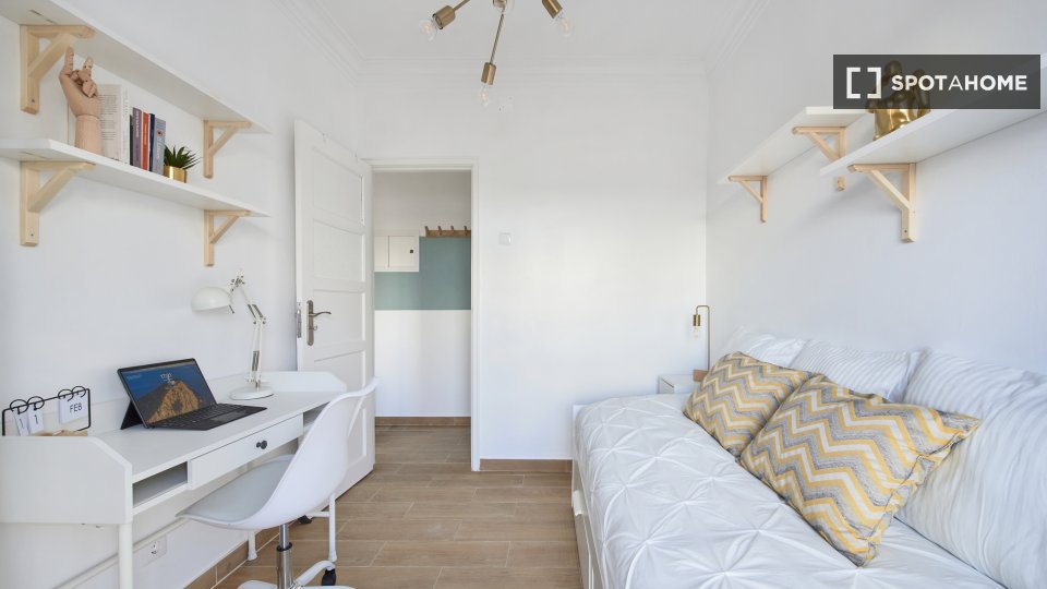 Double room Lisbon, 4 beds — photo 2