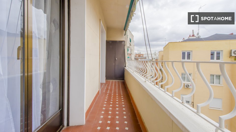 Double room Madrid, 5 beds, 110m² — photo 15