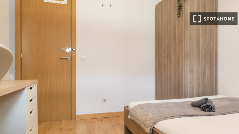 Double room Madrid, 7 beds, 160m² — photo 30