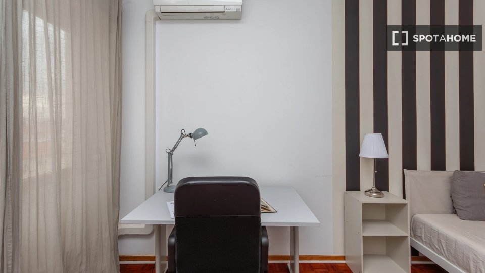 Double room Lisbon, 4 beds — photo 7