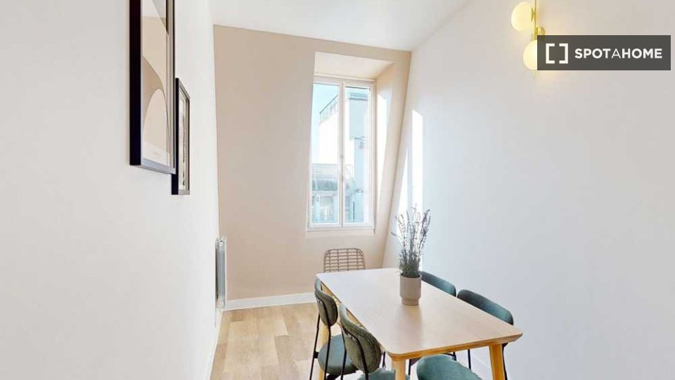 Double room Paris, 5 beds, 120m² — photo 3