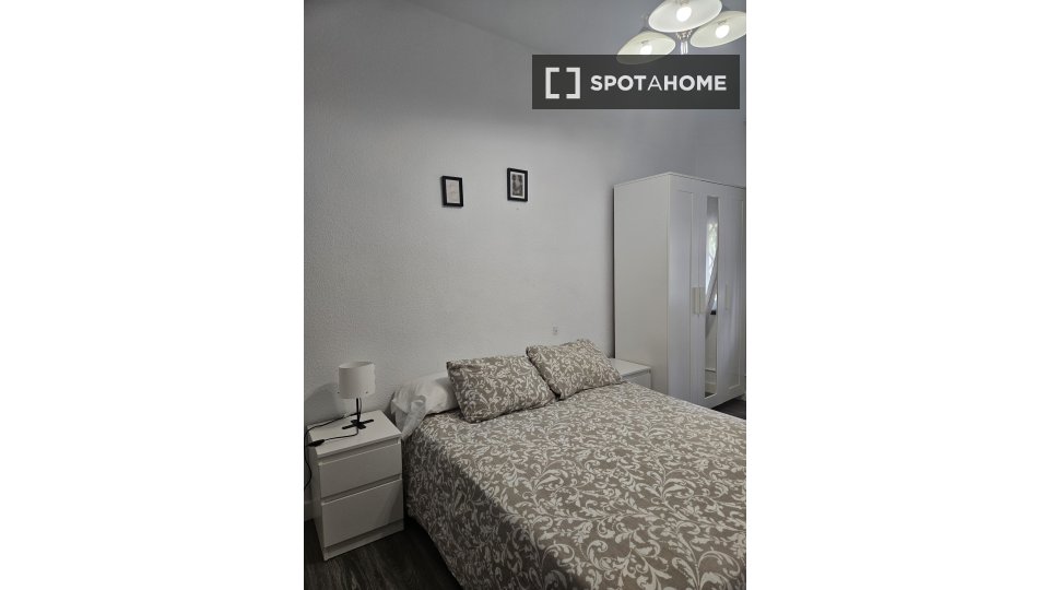 Double room Zaragoza, 2 beds — photo 1