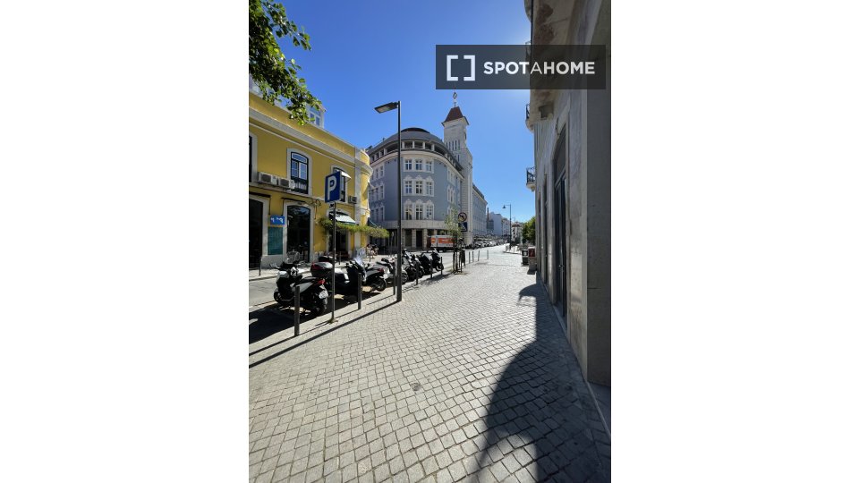 Apartment Lisbon, 2 beds, 136m² — photo 3