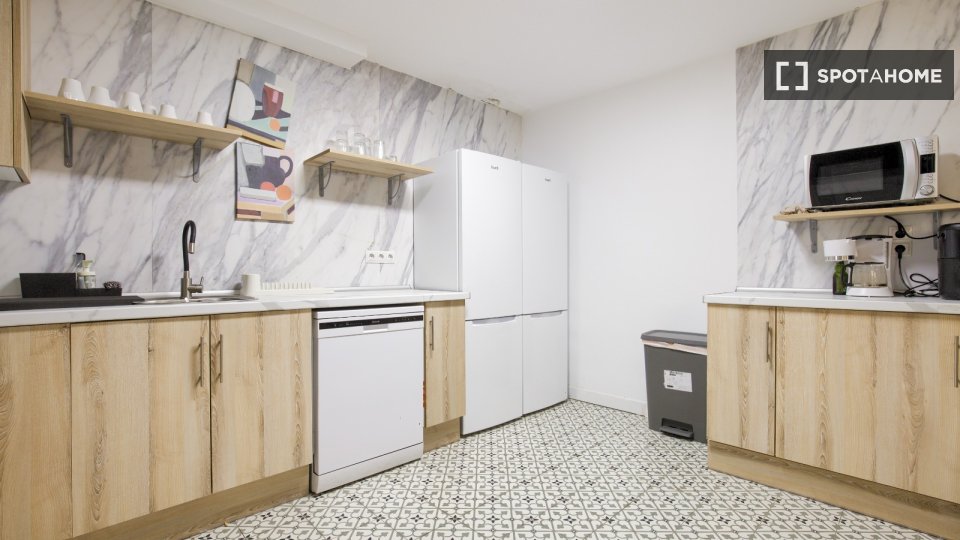 Double room Madrid, 7 beds, 230m² — photo 11