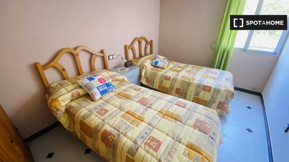 Double room Valencia, 3 beds, 90m² — photo 9