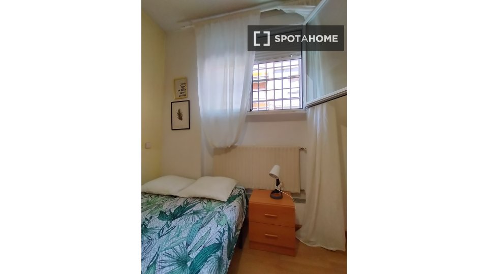 Double room Madrid, 7 beds, 90m² — photo 3