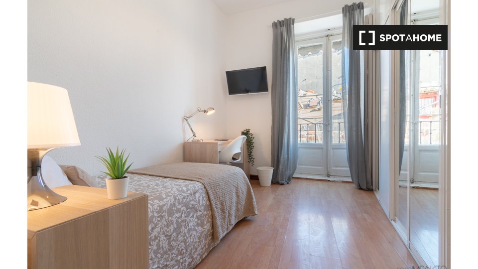 Double room Madrid, 5 beds — photo 10
