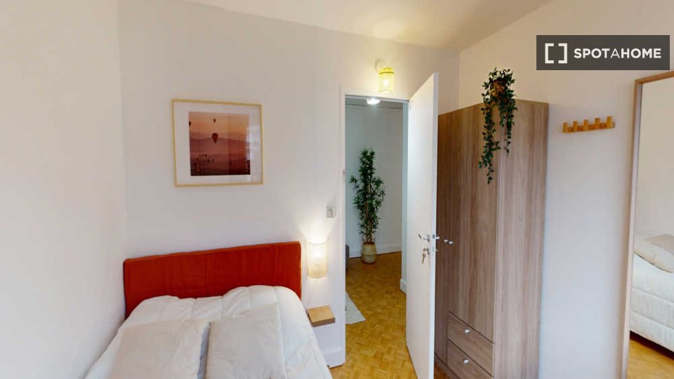 Camera in appartamento condiviso con 5 camere da letto a Cambronne-Garibaldi. - a Parigi