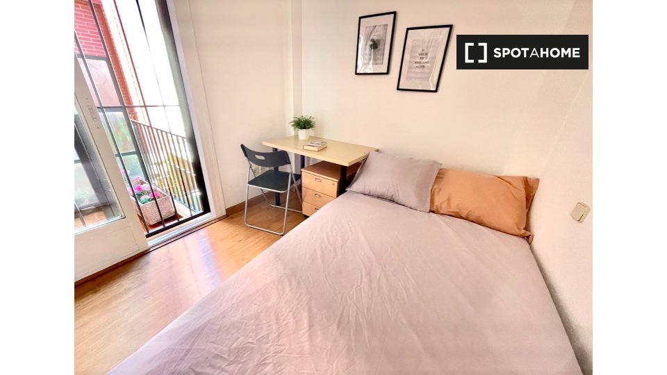 Double room Madrid, 8 beds, 180m² — photo 18