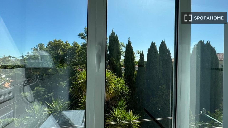 Double room Lisbon, 2 beds — photo 15