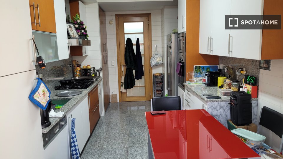 Apartment Lisbon, 1 bed, 75m² — photo 1