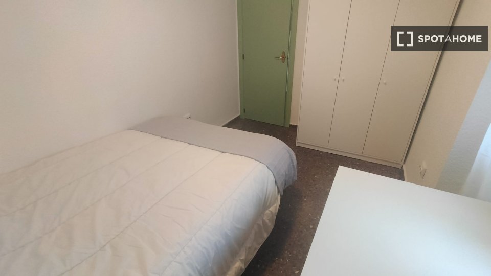 Double room Valencia, 4 beds, 120m² — photo 1