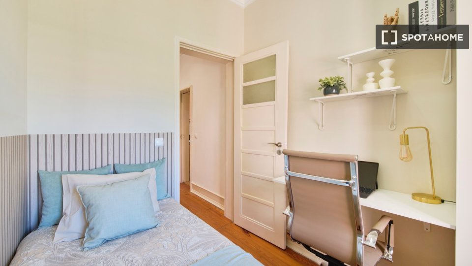 Double room Lisbon, 6 beds — photo 38