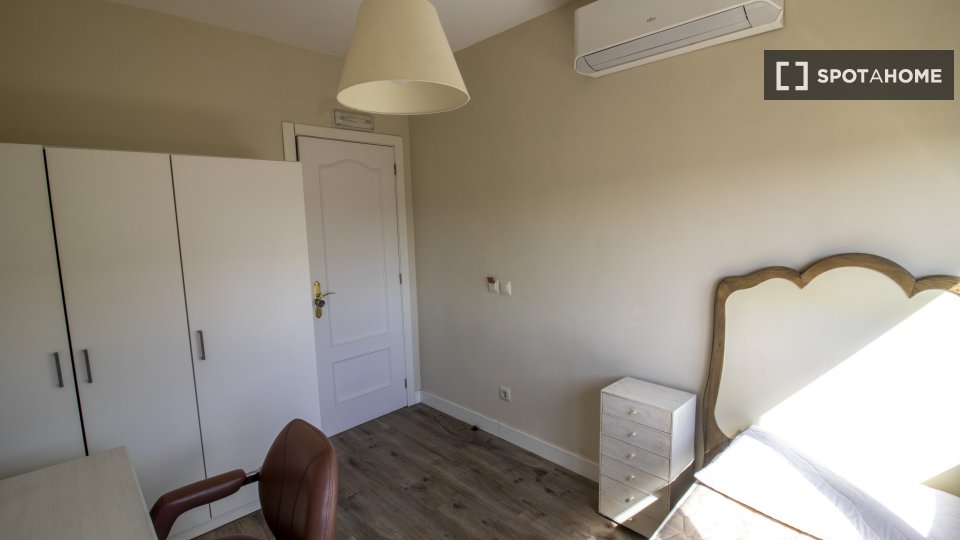 Double room Madrid, 15 beds — photo 18
