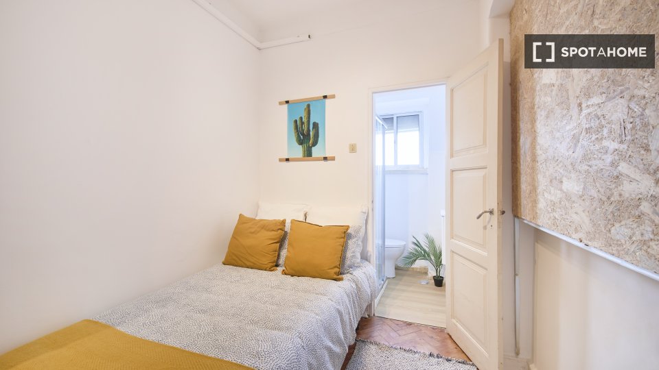 Double room Lisbon, 8 beds — photo 26