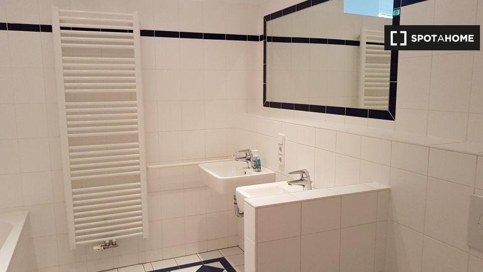 Double room Berlin, 5 beds, 100m² — photo 13