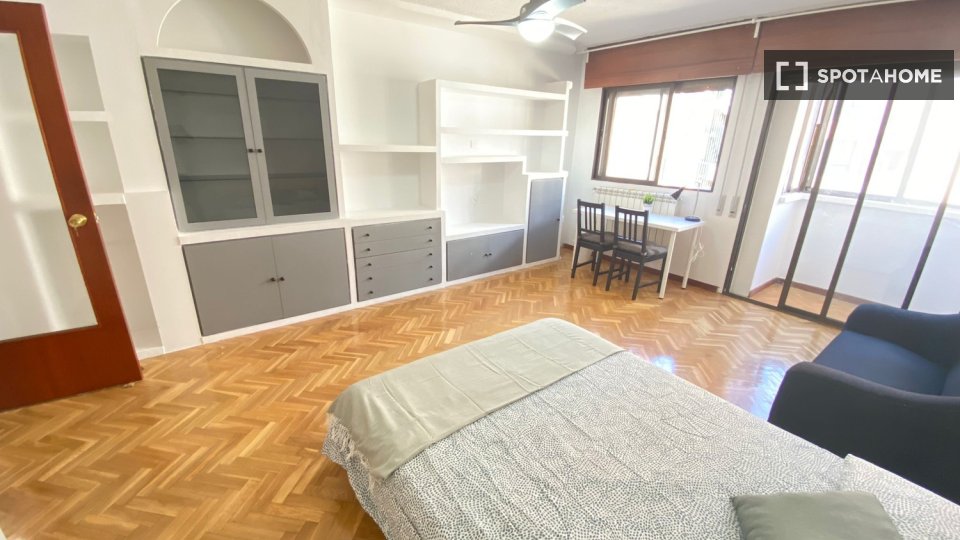 Double room Madrid, 5 beds — photo 8