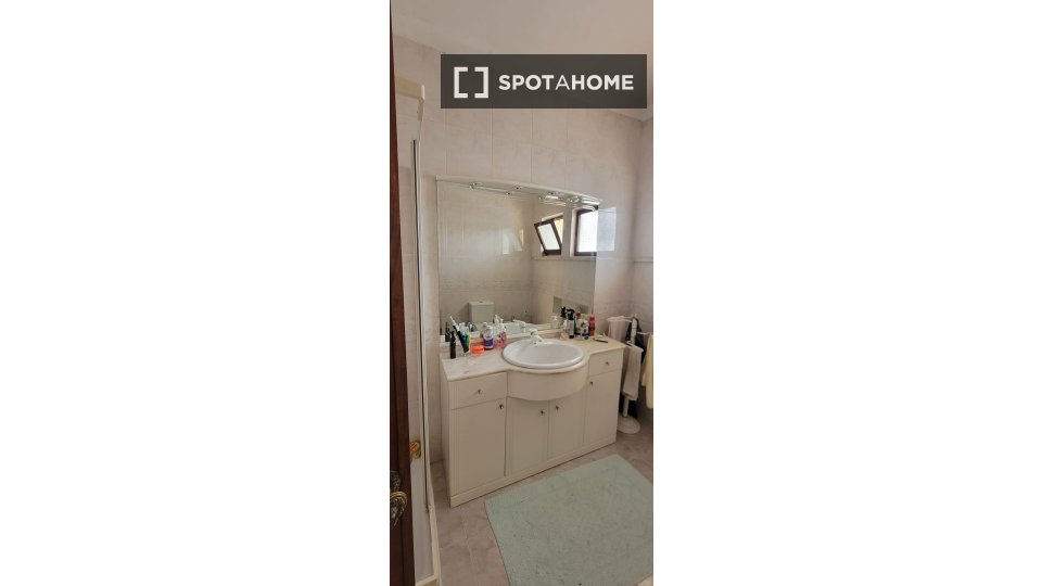 Double room Lisbon, 1 bed — photo 6