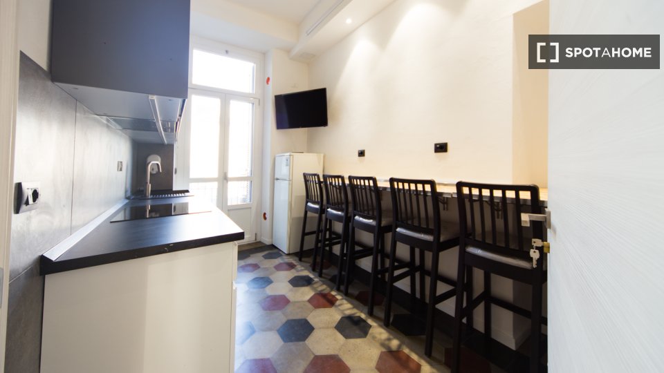 Double room Turin, 3 beds, 85m² — photo 16