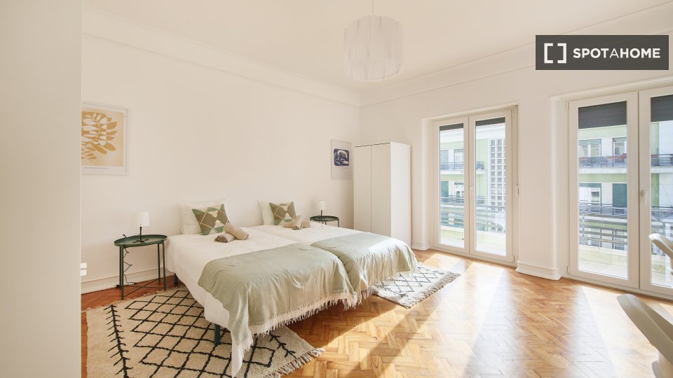Double room Lisbon, 6 beds — photo 11