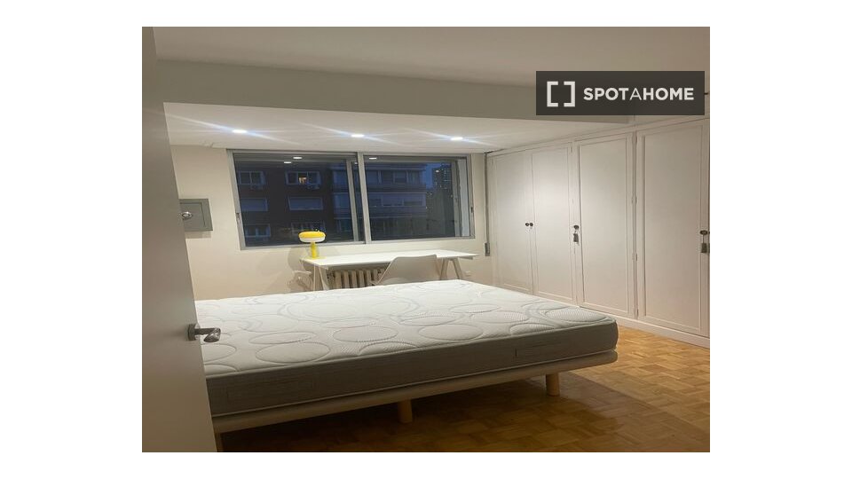 Double room Madrid, 7 beds, 170m² — photo 15