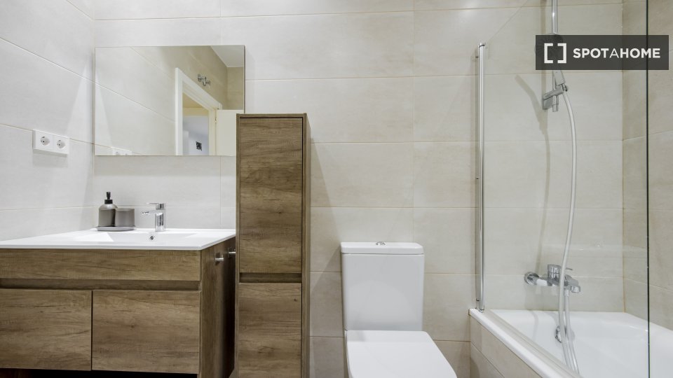 Double room Madrid, 8 beds — photo 18