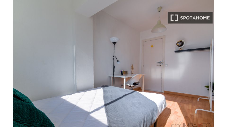 Double room Madrid, 7 beds, 160m² — photo 1
