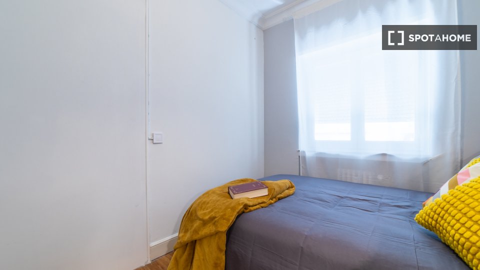 Double room Madrid, 13 beds, 301m² — photo 2